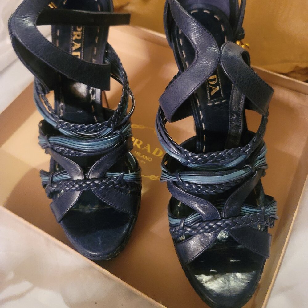 Prada blue plataform strap